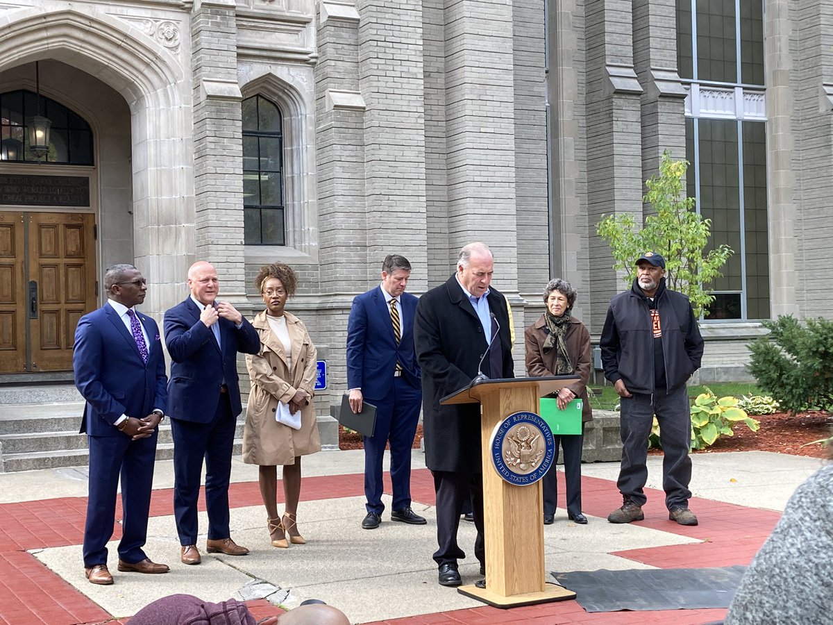 Pleasure to meet w/ #Saginaw #Michigan residents &amp; <a href="/MitchLandrieu/">Mitch Landrieu</a> <a href="/lieslclark/">Liesl Eichler Clark</a> <a href="/debrashore/">Debra Shore</a> @EPAGreatLakes <a href="/RepDanKildee/">Rep. Dan Kildee</a> on new principle forgiveness $ for local water infrastructure. Thx to <a href="/conansmith/">Forged in the Smithy</a> <a href="/MichEnvCouncil/">Michigan Environmental Council</a> <a href="/MWRO/">MI WelfareRights Org</a> <a href="/PeoplesWaterDet/">People's Water Board</a> <a href="/michigansierra/">Michigan Sierra Club</a> <a href="/MichiganLCV/">Michigan LCV</a> <a href="/BGAlliance/">BlueGreen Alliance</a>