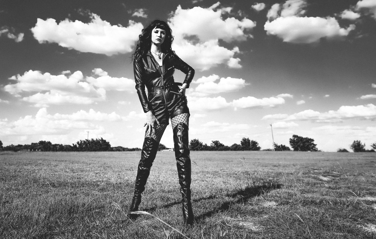 siriusxmoutlaw's tweet photo. .@nikkilanemusic mini-concert #DenimAndDiamonds #InsideOutlaws premiering FRI 10/14 8pET @SIRIUSXM Ch60 #OutlawCountry #SXM app &amp; https://t.co/Y7yOlODiIf https://t.co/KWupt7iP0N