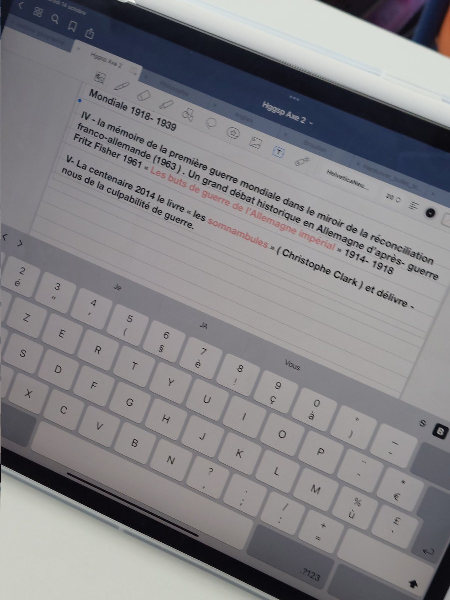 Ce matin, au <a href="/lgtbellevue/">Lycée de Bellevue</a>, Philipp Turnwald de l'université de Trêves à fait travailler les tles #hggsp sur les mémoires de la 1ere GM et de ses causes avec un focus sur la perception des Allemands. Qd Erasmus permet échanges d'expériences et de pratiques 😉 <a href="/ALGERRaymond1/">ALGER Raymond</a>