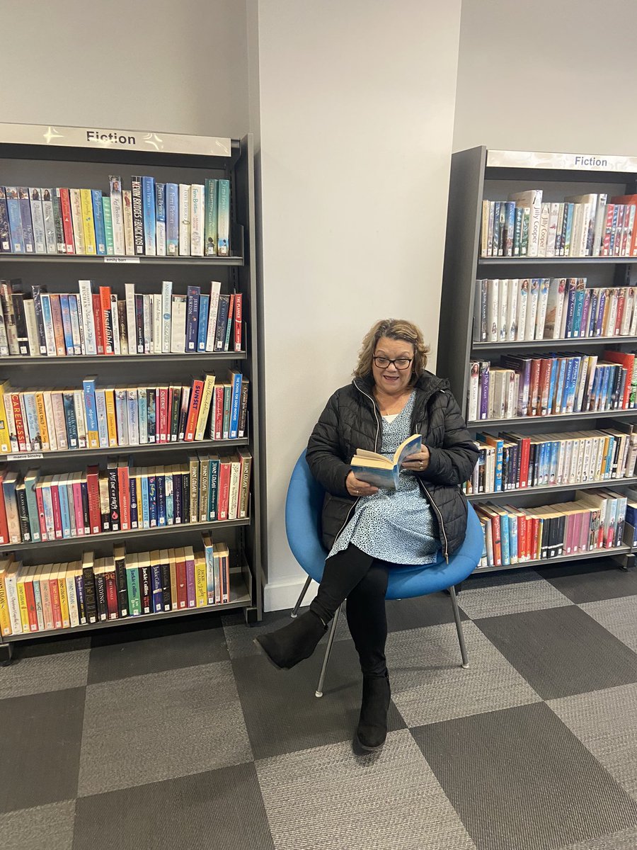 Mark_Sw1ft's tweet image. Today @lynnwellbeing &amp;amp; I took a #wellbeing break @WEcic_ &amp;amp; went to a #halton library. It was amazing. Being surrounded by books &amp;amp; taking time out of a busy day to enjoy a peaceful environment is so good for #wellbeing. Love our #halton libraries, give them a visit 👍
