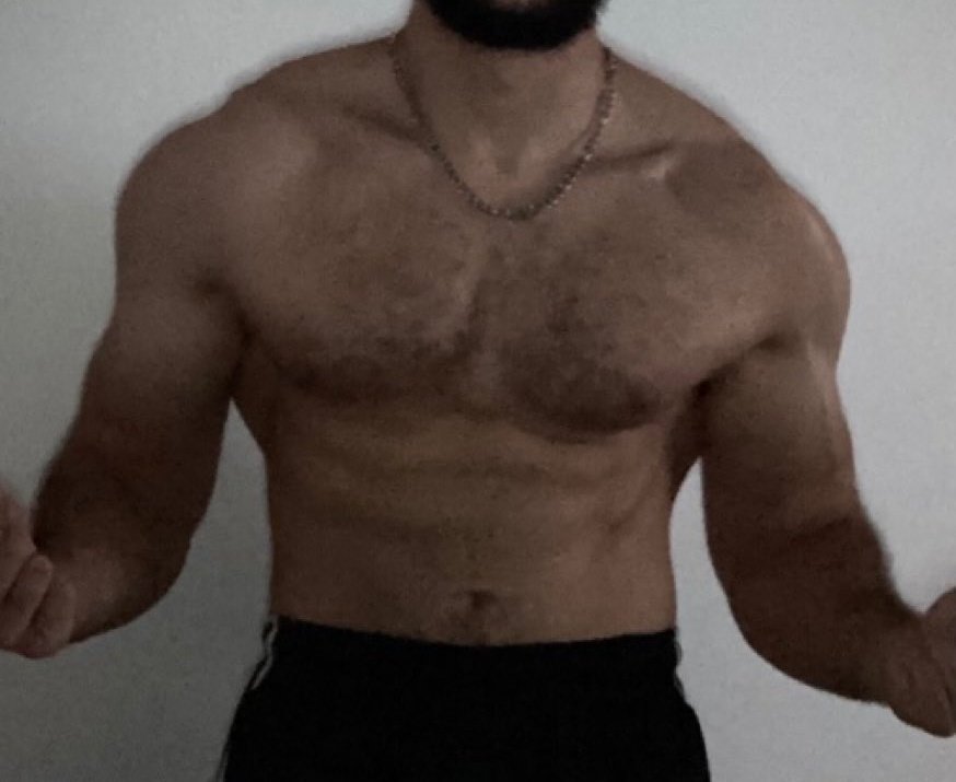 KayZzer_'s tweet photo. 11 - Le Dz

- point commun avec renoi stock sur le premier point
- torse bombé comme un gorille il est fier de son parcours
- vient dans 60% des cas en survet Algérie ou en t-shirt court serré pour montrer que c'est pas une fiotte
- skip généralement les jambes et fait pecs/bras https://t.co/uJip56EtXV