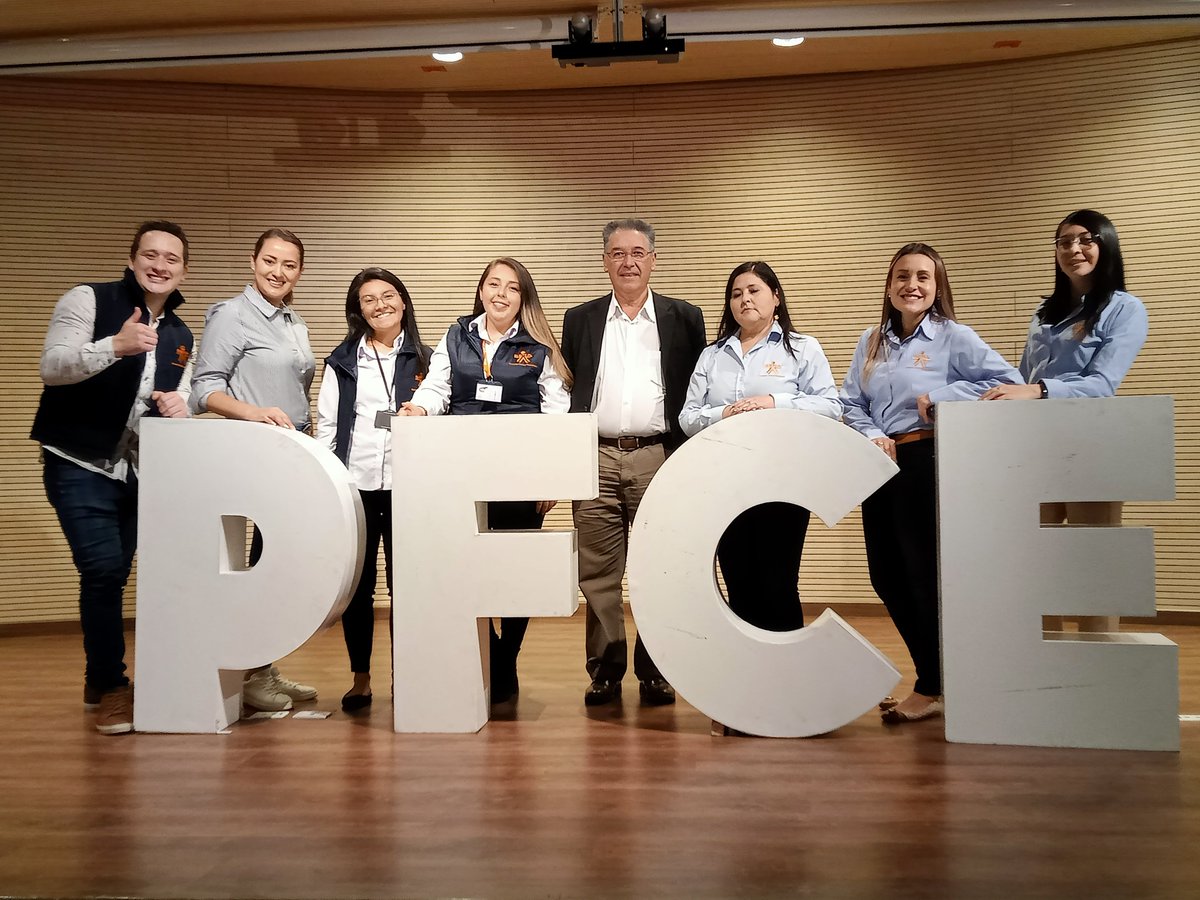 LuisA_JimenezC's tweet photo. 🙏😉 Gracias al equipo de Formación Continua Especializada, las conferencias enfocadas en la innovación social y el desarrollo tecnológico son una muestra de que hay mucho talento y mucho por aprender y desde @SENAComunica dispuestos a apoyar el capital humano #SENAConLasEmpresas https://t.co/DeJPdlG0NC