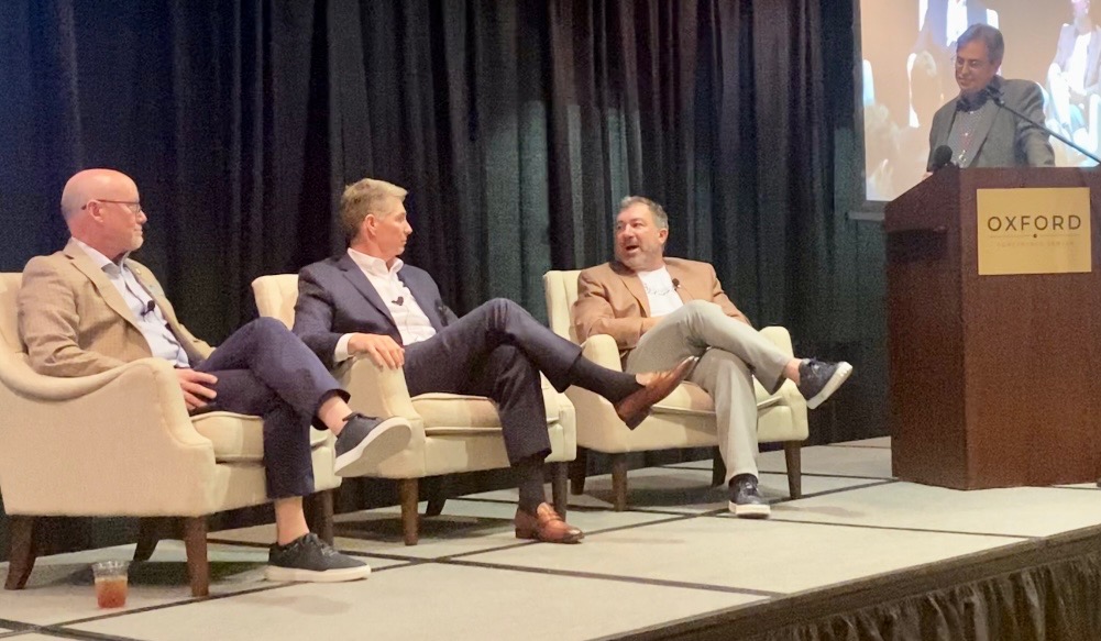charlesepotts's tweet photo. Thank you @StanViner and the @OleMiss Banking and Finance Symposium for inviting me to share the stage with rock star bankers @WadePeery and Zack Bishop @synovus and thank you @wmaScott for your excellent moderating 👏🏼👏🏼👏🏼

#innovation #communitybanks https://t.co/9elOdn42iD