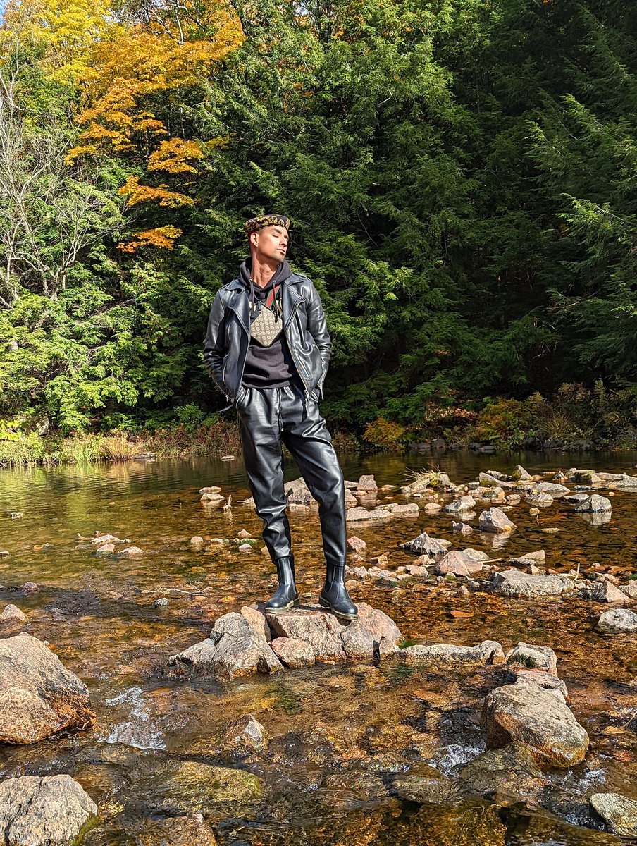 Fashionights's tweet image. Occupied Canadian Constitutional nonsense is trumped by the palpable ancestral energy these territorial waters have. Thank you for having me visit and taking up space here 💦🌲🌳🍂🪶 #uncededterritory #FASHIONIGHTS instagram.com/p/CjpvPkKAGDM/…