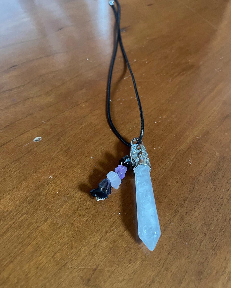 wellnessweeks's tweet photo. I am so grateful to teach @LynnfieldMS Today I was gifted this handmade crystal necklace frm a 7th grader💜To teach is to touch a life 4ever! #itsthelittlethings #showthemyoucare @superkvogel @AHLynnfield @Lynnfield_AD @STEM_LMS https://t.co/BTD0Q08yBM