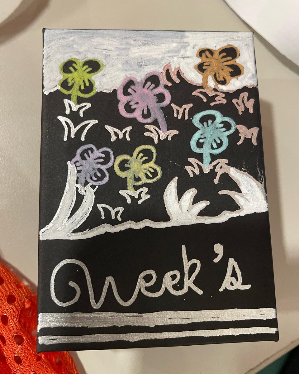 wellnessweeks's tweet photo. I am so grateful to teach @LynnfieldMS Today I was gifted this handmade crystal necklace frm a 7th grader💜To teach is to touch a life 4ever! #itsthelittlethings #showthemyoucare @superkvogel @AHLynnfield @Lynnfield_AD @STEM_LMS https://t.co/BTD0Q08yBM