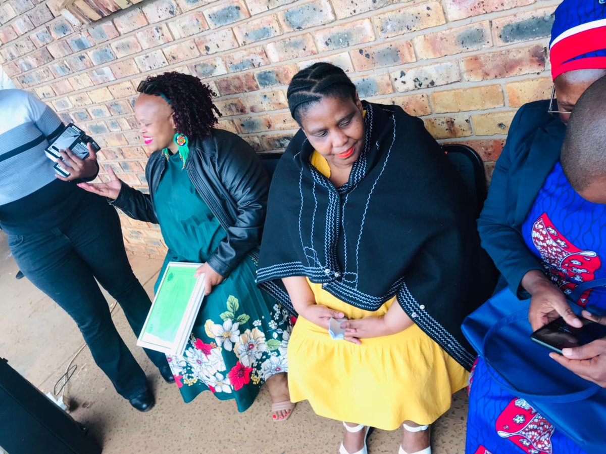 SchoolXolilizwe's tweet photo. " A winner is a dreamer who never gives up" Xolilizwe S.S.S Alumni's donating school uniform to learners, Gesture of love and Goodwill. Thank You, Siyabulela ukwanda kwaliwa ngumthakathi🙏🙏🙏🙏 https://t.co/yal2l29hOG