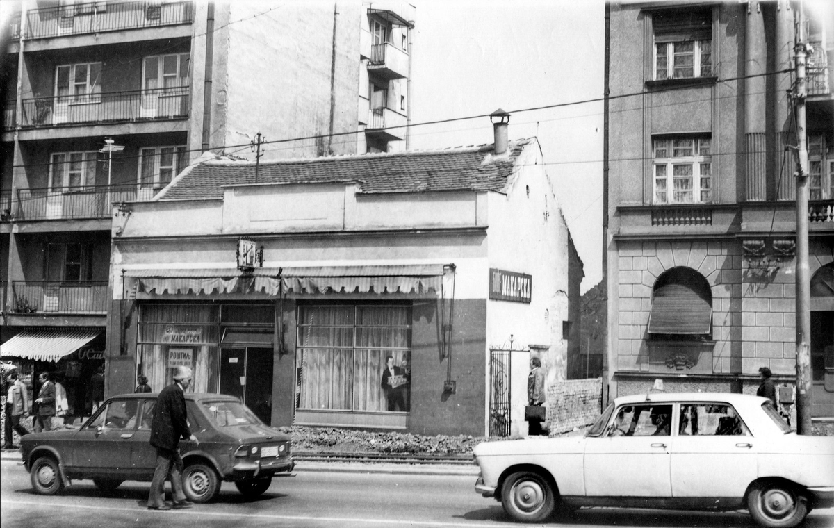 BIFE "MAKARSKA" 
Bulevar Revolucije na broju 135.
Foto iz 1978. godine