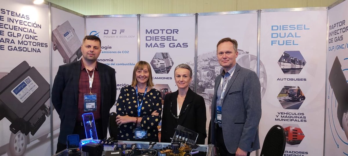 PLenArgentina's tweet photo. 🤩A las empresas polacas🇵🇱 Scalmax y CarLabImmo, que vinieron a la feria @AutomechanikaBA🇦🇷 les visitó la Embajadora Aleksandra Piątkowska. ¡Fue un placer contar con la presencia de los polacos durante la feria automotriz🚗 tan importante! 👏 https://t.co/3lW5wMXATu
