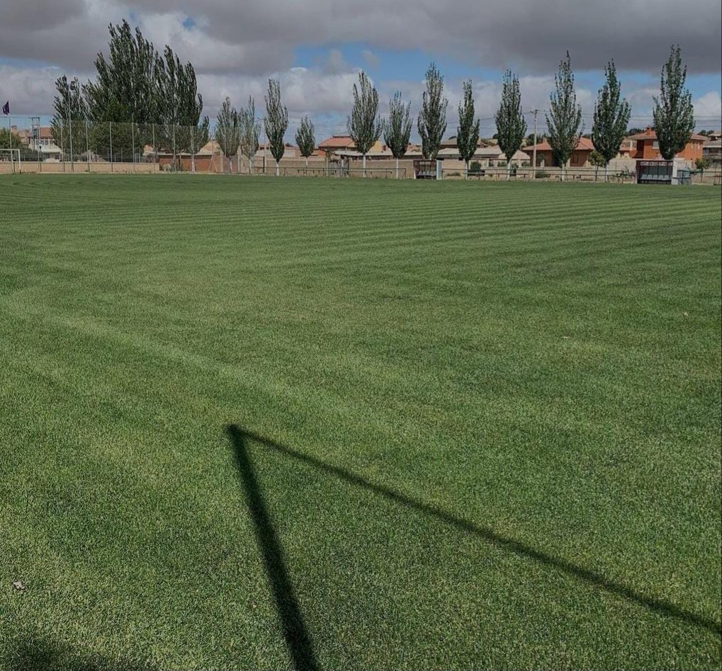 _racinglermeno_'s tweet photo. Desde el @_racinglermeno_ queremos agradecer al Ayuntamiento de #Villalmanzo el que nos haya dejado sus instalaciones deportivas para que nuestras categorías inferiores pudieran entrenar esta semana. https://t.co/nAuyqRtivi