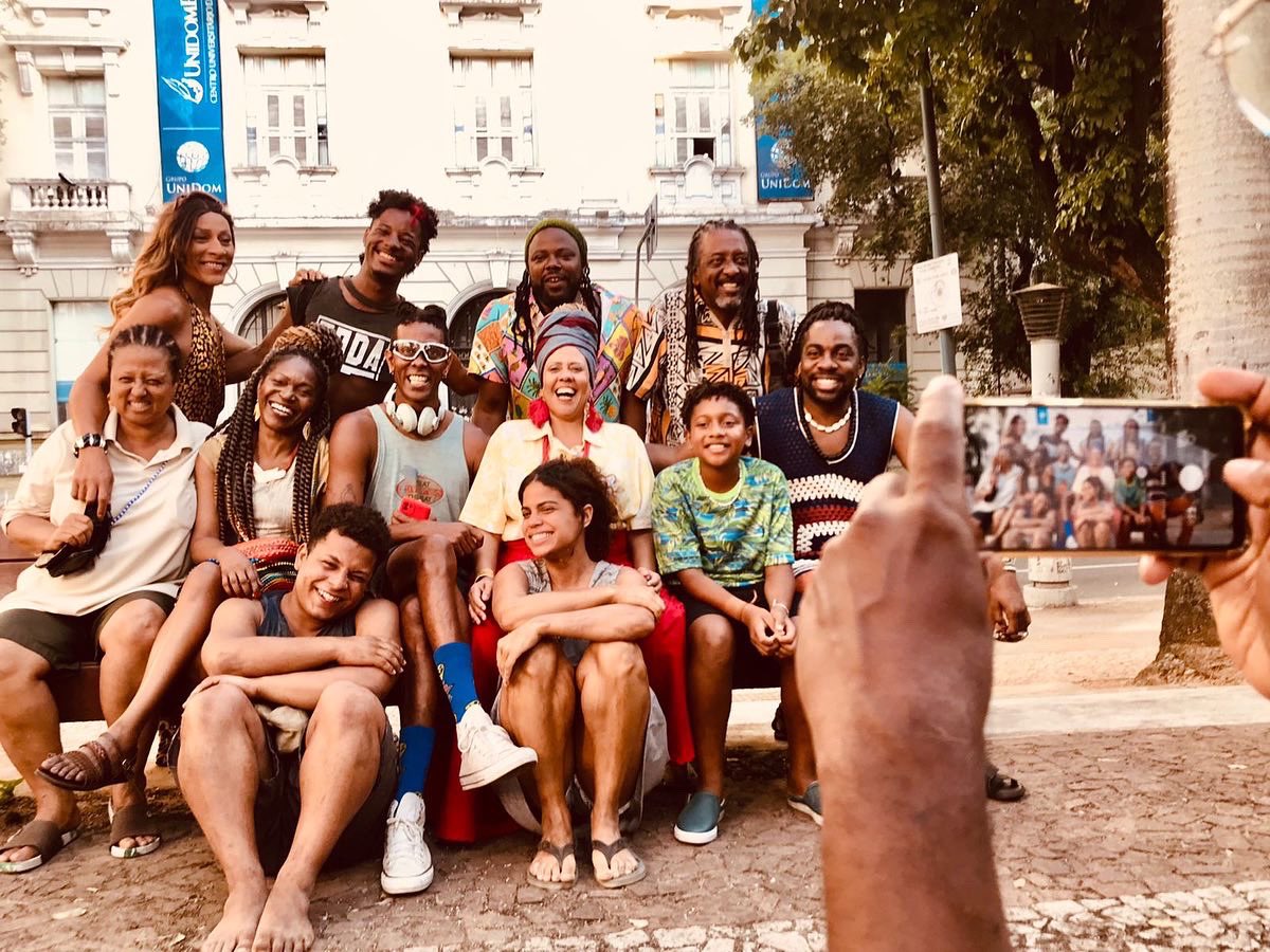 olazaroramos's tweet photo. Spoilerzinho de "Ó Paí ó 2" para vocês. 

Sigo aqui com meu Bando de teatro Olodum maravilhoso, trazendo mais uma história com os personagens que eu sei que vocês morrem de saudade. ❤️ https://t.co/RoILX3y6HO