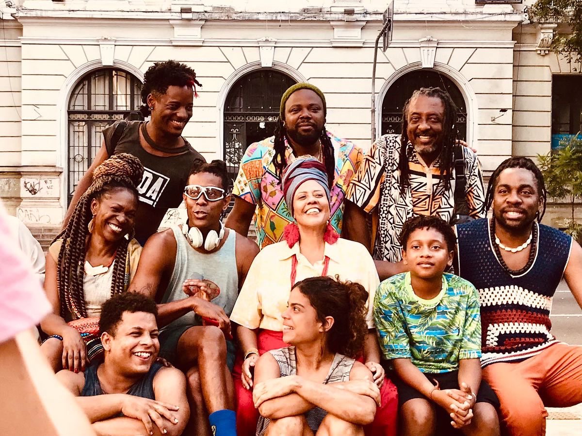 olazaroramos's tweet photo. Spoilerzinho de "Ó Paí ó 2" para vocês. 

Sigo aqui com meu Bando de teatro Olodum maravilhoso, trazendo mais uma história com os personagens que eu sei que vocês morrem de saudade. ❤️ https://t.co/RoILX3y6HO