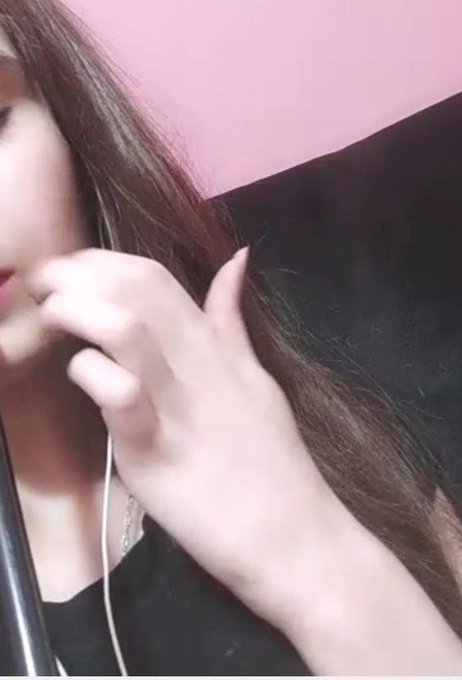 انا من السعوديه من وين تتابعني ياحلو؟ 😘