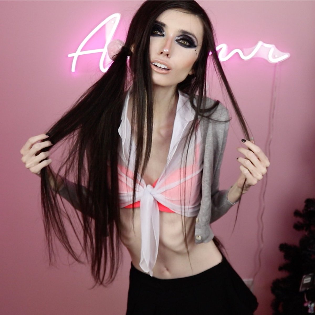 Eugenia Cooney tweet media