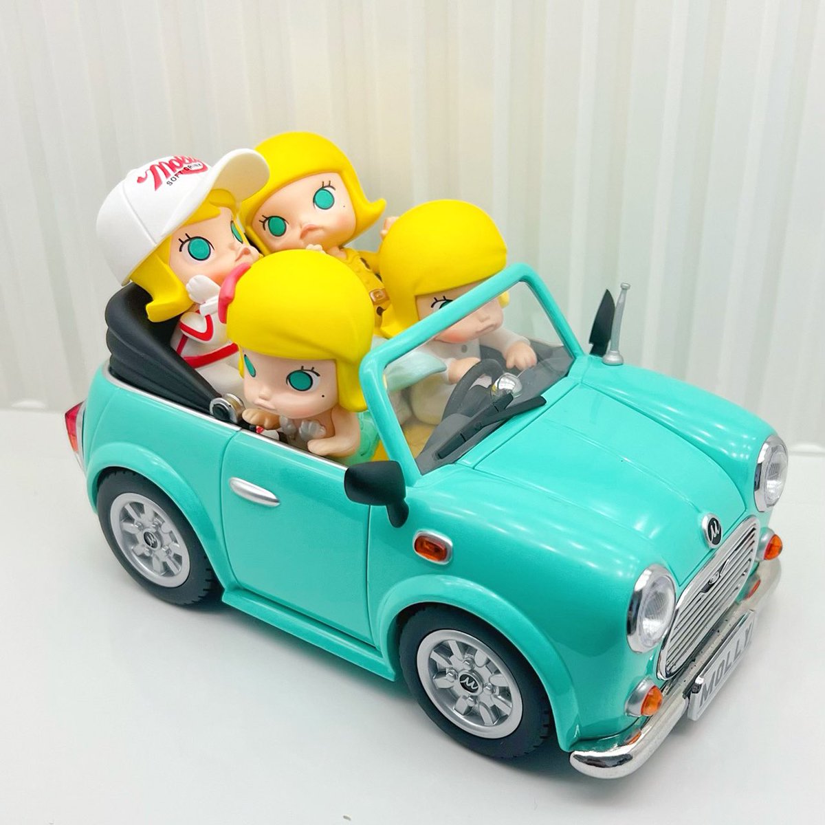 fanix's tweet photo. #molly go for an outing🛻 https://t.co/h4jssDfnXD