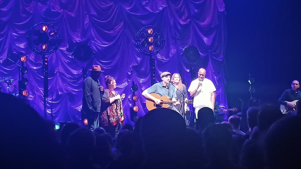 The Rosellys (@therosellys) on Twitter photo Such an amazing show tonight by #JamesTaylor in Birmingham. Beautiful music from James and the band. Very inspiring, thank you
<a href="/JamesTaylor_com/">James Taylor</a> Such an amazing show tonight by #JamesTaylor in Birmingham. Beautiful music from James and the band. Very inspiring, thank you
<a href="/JamesTaylor_com/">James Taylor</a>