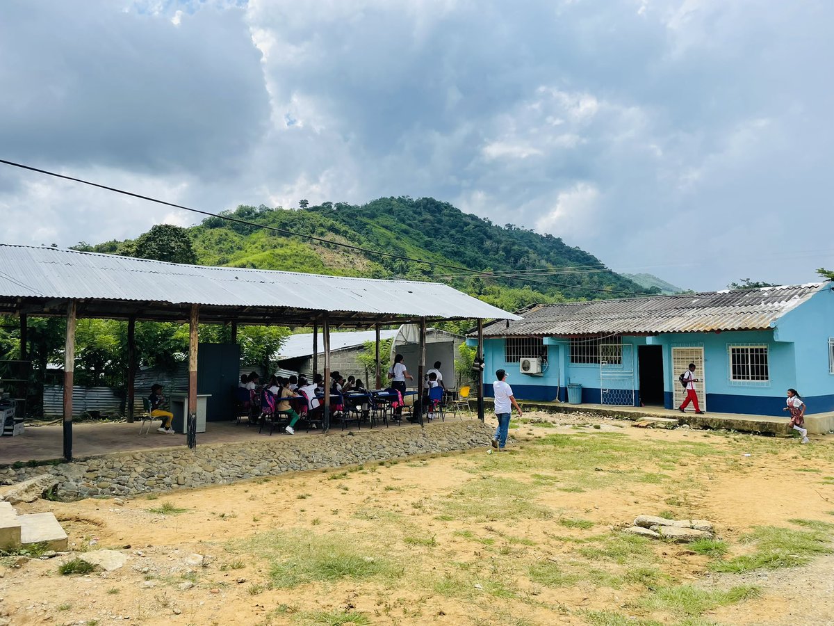naguve04's tweet photo. @agaviria @hbayonar @RinconferE @ Fecode @CutJcortes
#EducaciónEnCrisis en los sitios más olvidados de Colombia el PTA ha estado presente, apoyando a docentes y DD, enriqueciendo los procesos formativos para mejorar las acciones pedagógicas. https://t.co/uZR0yaIsEr