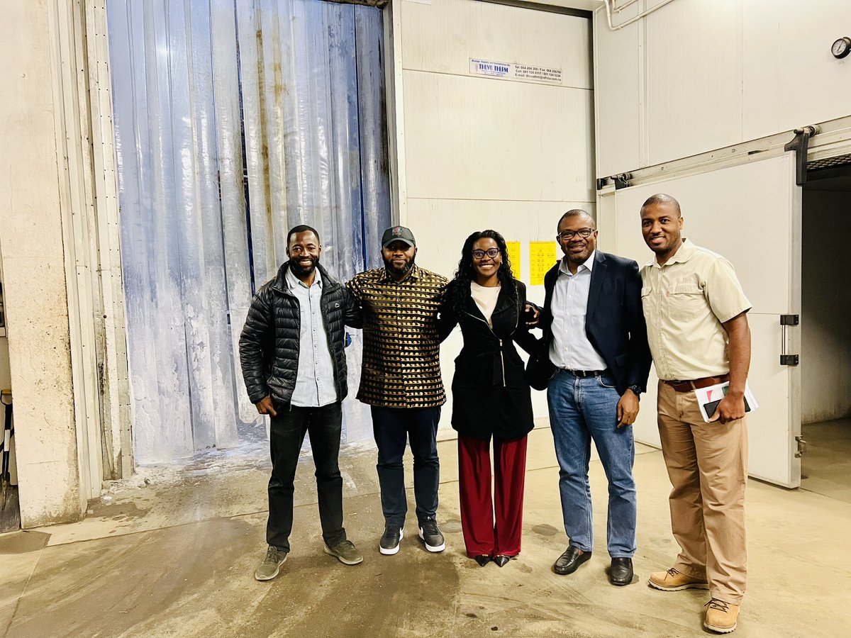 APEXINDUSTRIES2's tweet photo. Durante la jornada de hoy, El Presidente de Apex Industries @Nze3 ha tenido unas sesiones de trabajo con los responsables de la empresa #NAMDOCK en el puerto de Walvis Bay, Namibia; para abordar aspectos relativos a la cooperación entre las dos empresas #NAMDOCK. #OOTT https://t.co/s47GDPvKV4