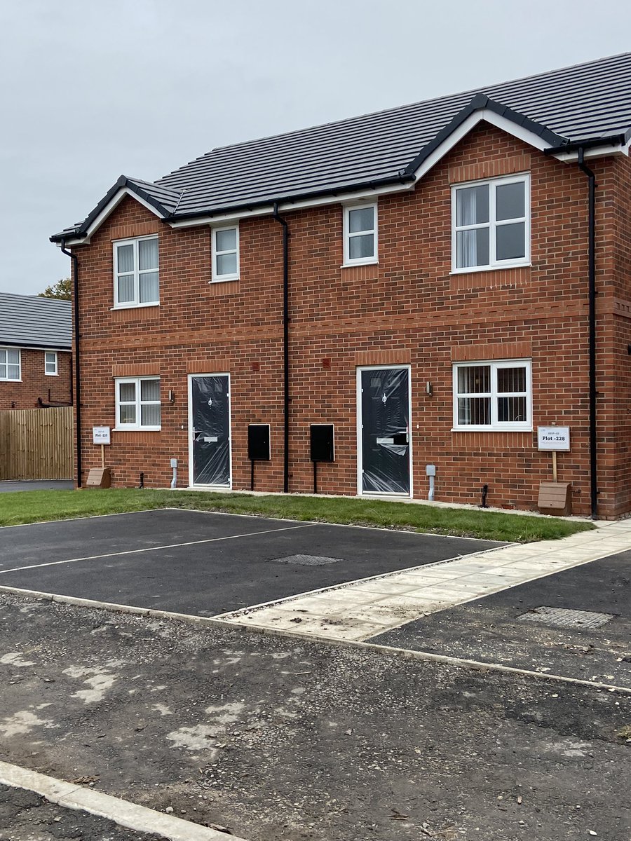 Latterdonna's tweet photo. Real Team effort today &amp; great to be on-site at Eldercot Park with MCI Developments &amp; @Your_Housing Colleagues… Gillian Keevey, David Stewart, Jill Horsfall, Ann Kirkham, Laura Harding &amp; Rachel Keating.  Another 234 affordable homes supported by Homes England. https://t.co/drxLZJGJSg