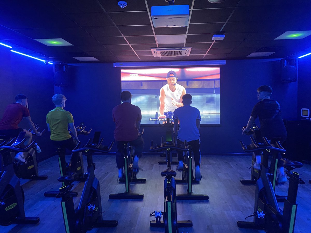 KHS_PE_Dept's tweet image. Year 12 BTEC students analysing the contribution of Aerobic and Anaerobic energy systems.  #applicationofknowledge