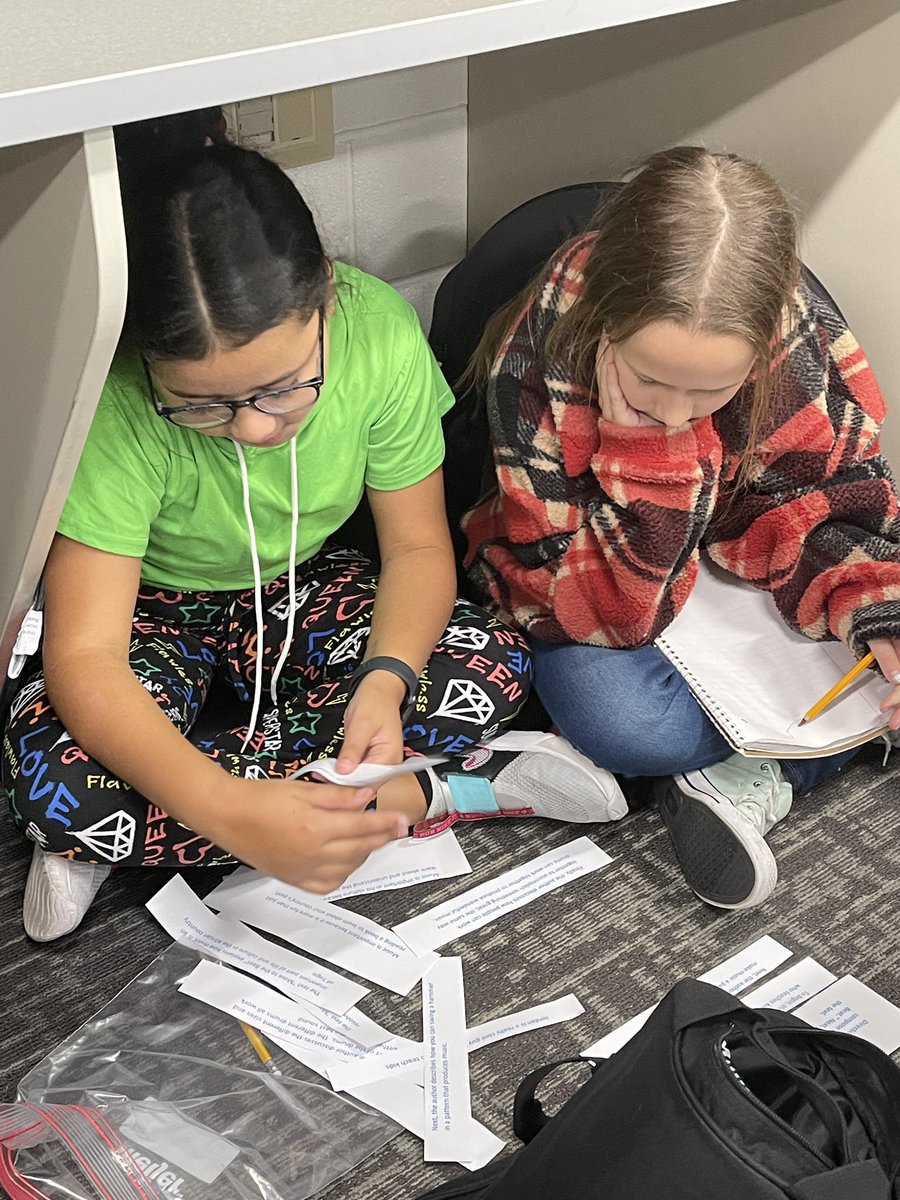 MrsHalesClass's tweet photo. With a partner, students eliminated options before putting strips in chronological order to make their summaries. #HaleHerd #AllIn157c #WeAreChelsea https://t.co/rRt9VY7Bl9
