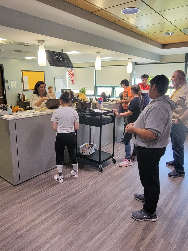 Snack Cart is back!! The Life Skills class proudly fulfilled long awaited snack orders to staff again today for the first time since 3/15/20! <a href="/CresskillMSHS/">Cresskill MS/HS</a> <a href="/janelleamato/">CresskillSpecialServices</a> <a href="/JohnMassaro1/">John Massaro</a> 🖤💛