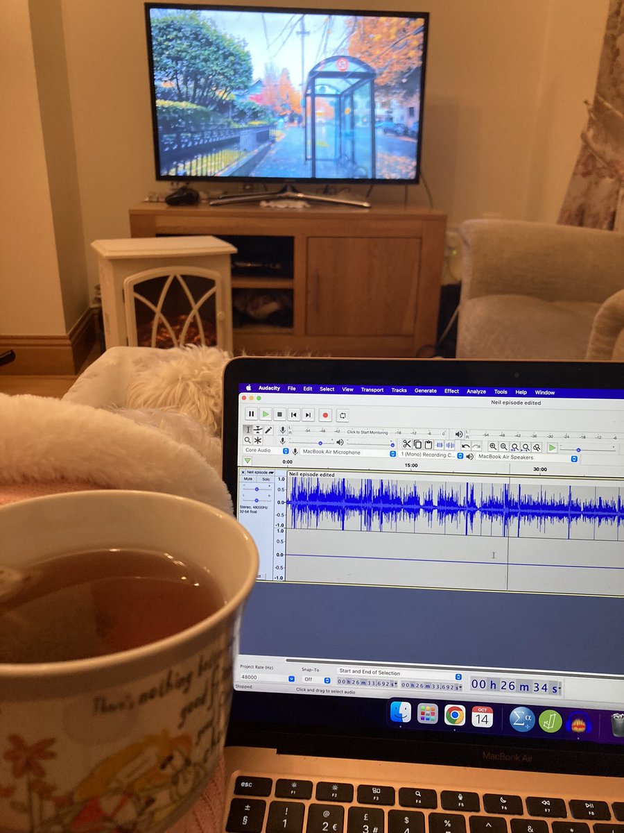 ThePhteapodcast's tweet photo. Cosy Autumnal editing vibes for tomorrow’s wonderful episode 🎙 

#Podcast #AcademicChatter #PsychPostgrads #phdlife #phdchat #scicomm https://t.co/Yw780XDnBp