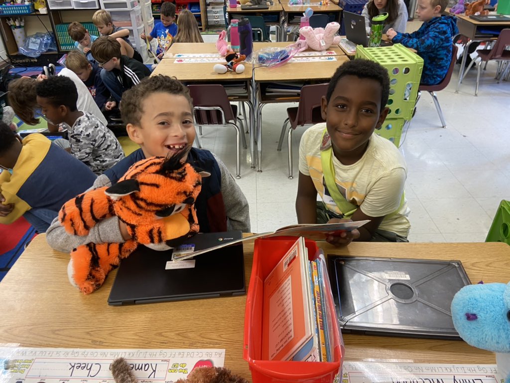 AHolt_educ8's tweet photo. 5th and 1st book buddies doing a digital scavenger hunt and reading to each other. My heart is full!! 💞 @CloverHillES @KarynAndersen #oneccps https://t.co/SrSkWLbNKx