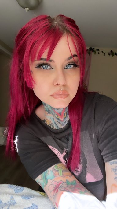 a rare selfie 🍒 https://t.co/C99lIidGG9