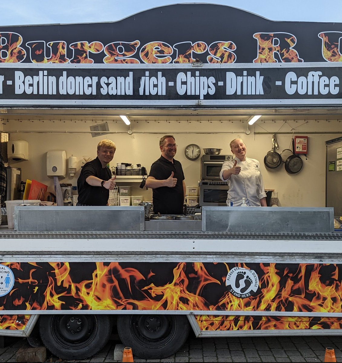 masons_odcombe's tweet photo. 🔥Come and take a look at our temporary kitchen🔥
We have both our original and new meals like the mighty Spicy Chicken Burger, Vegan Bean Burger and our Masons Burger🍔🍟
Lots of winter warmer specials and tasty lunch bites, pop down and wash it down with a nice cold pint🍺🍻 https://t.co/p1vp2YnwTE