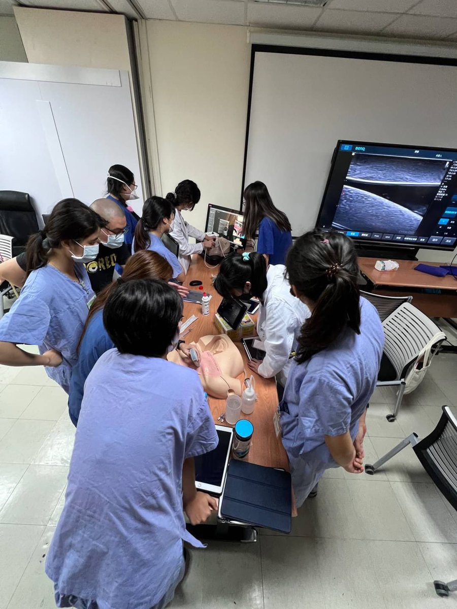 YoungTah1948's tweet photo. 大師親授的POCUS 課程

#SurgicalScience #KyotoKagaku #POCUS #ultrasound #EchoGuide #intervention #CVC #Arrow #MedEd #MedicalSimulation #medicalSimulator #medicalStudent #Residency #PERC #永達儀器 #您醫護教育的好朋友 #模擬醫學 #醫學教育 #手把手 #VR https://t.co/Dub3JYp3dU