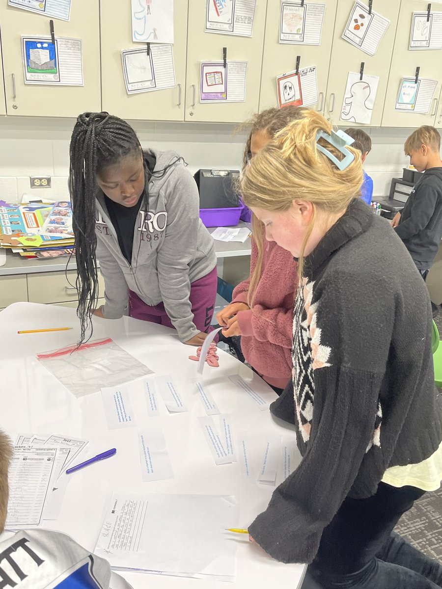 MrsHalesClass's tweet photo. Today, we practiced summarizing an informational text with forced choice options. #WeAreChelsea #HaleHerd #AllIn157c https://t.co/TZKvvzrkmd