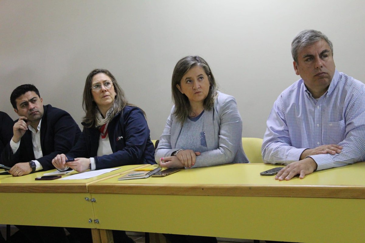 CoyhaiqueCamara's tweet photo. Hoy junto a representantes  #GremiosAysen #SalmonChile #CCHCoyhaique #Turismo #ConsejoSalmon #Comercio #Ogana participamos del conversatorio "Hacia un nuevo modelo de desarrollo" @EconomiaSubse @DPRAysen @meconomiaaysen solicitando una #ReactivacionEconomica  urgente https://t.co/BFvNWqejRu