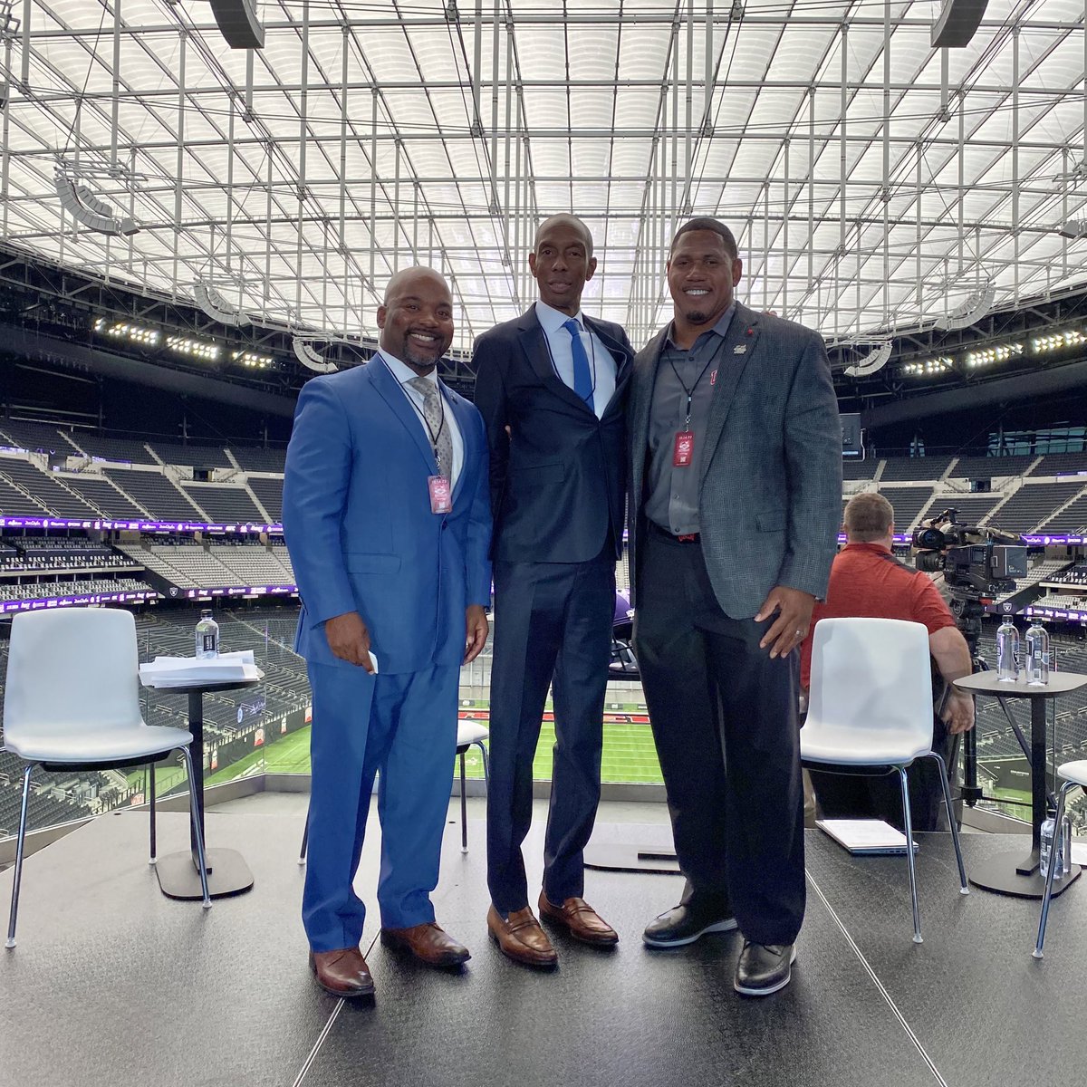 UWSN's tweet photo. UWSN is proud to announce a donation of $100,000 to support the @UNLV and Las Vegas Super Bowl Host Committee SRII Special Events Internship program. Together, we will ensure local students will have the opportunity to gain experience while planning the Super Bowl in 2024! https://t.co/wR8hqoQspv