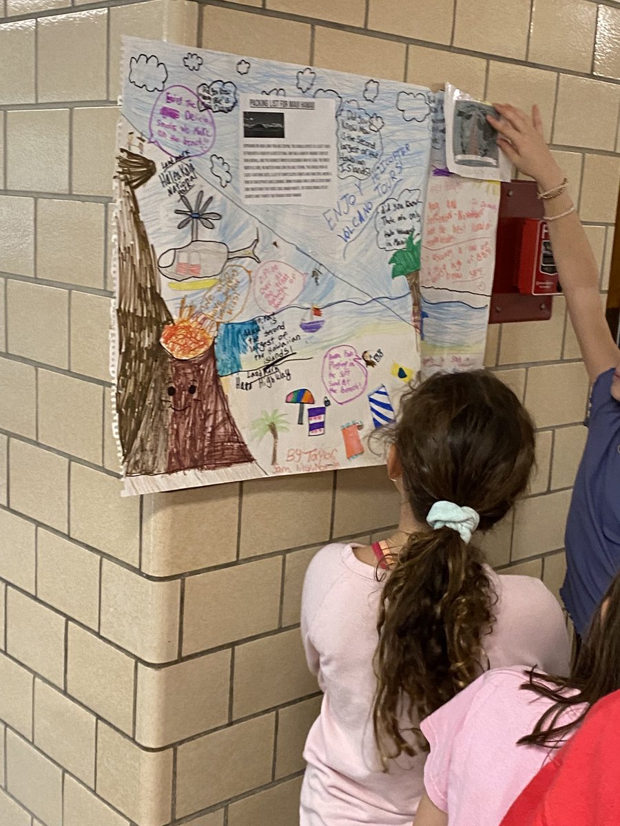 CollierLiz's tweet photo. Fifth graders enjoyed a nice gallery walk in the hall today as they presented projects. Great job ⁦@HuskiesMann⁩ https://t.co/byoVRUGEgt