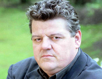 KSJB94's tweet photo. Rest in peace, Robbie Coltrane. Not only do I love Hagrid, but will always love watching him as Fitz in Cracker. One of the best shows I've ever watched, especially opposite Robert Carlyle et al in the masterpiece Hillsborough episode. Legend. https://t.co/HSteESanz5