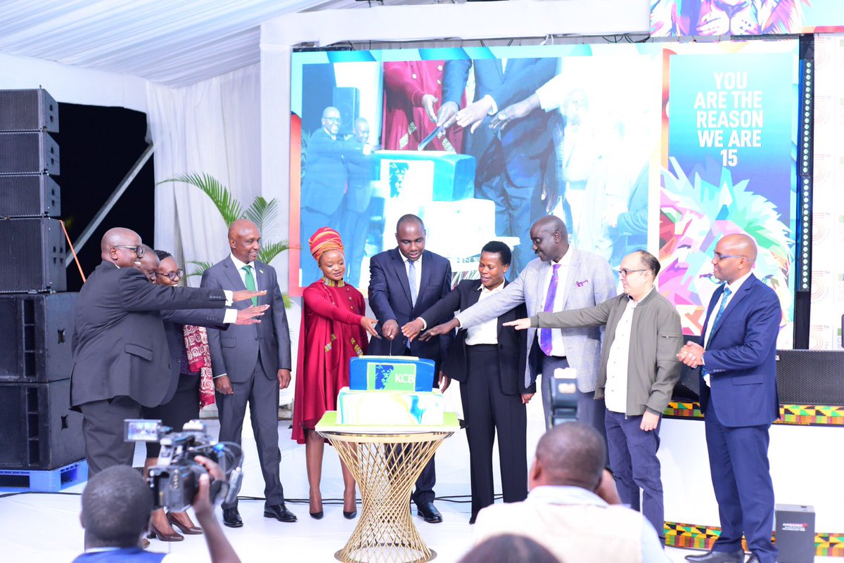 kcbbankug's tweet photo. Our board of directors, chief guest , staff members and other distinguished guests join in to cut the cake. Here’s to many more years! 🎉🎉
#KCBAt15 #KCBGoAhead https://t.co/GO3lUCnsnV