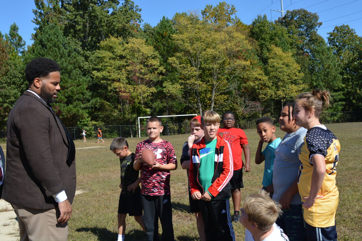 calvertnet's tweet photo. Dr. Townsel enjoyed meeting, speaking, and reading with Dowell Elementary School students today! https://t.co/vcF8dv2YWy