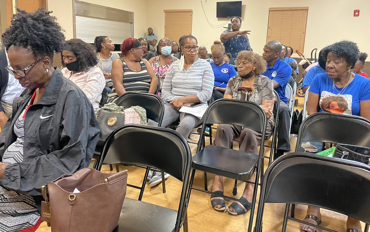 RepDarrenSoto's tweet image. #TeamSoto was present at yesterday&apos;s Osceola @NAACP chapter meeting.

Local residents heard about the work @FEMA is doing to help hard-hit neighborhoods like McClaren Circle and Chamber Park recover.

We will #KeepFightingForward and ensure every resident gets the help they need.