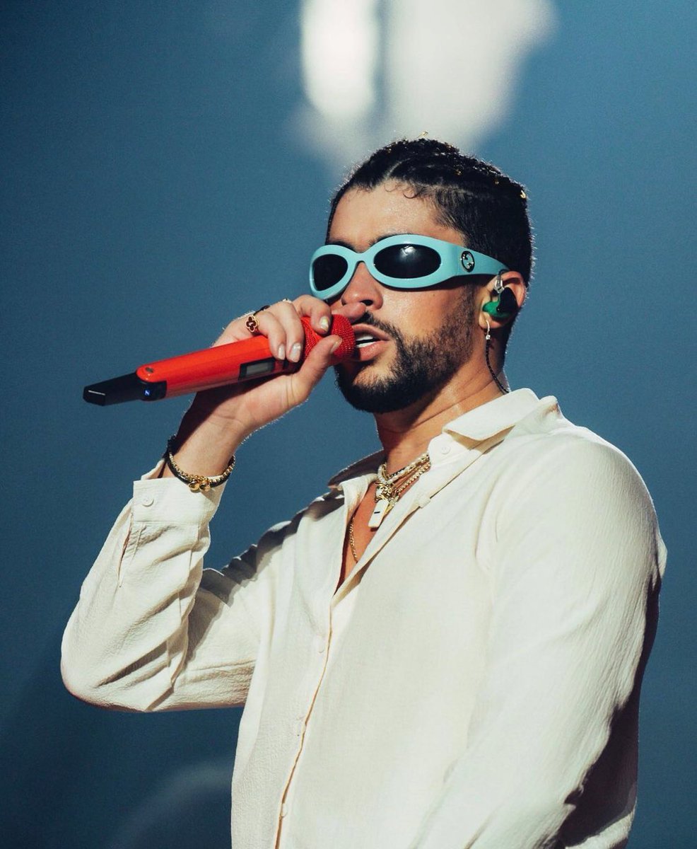 🔥 BIG GOAL 1,000 REPLIES 

I’m voting for Bad Bunny for Artist of the Year at the #AMAs
