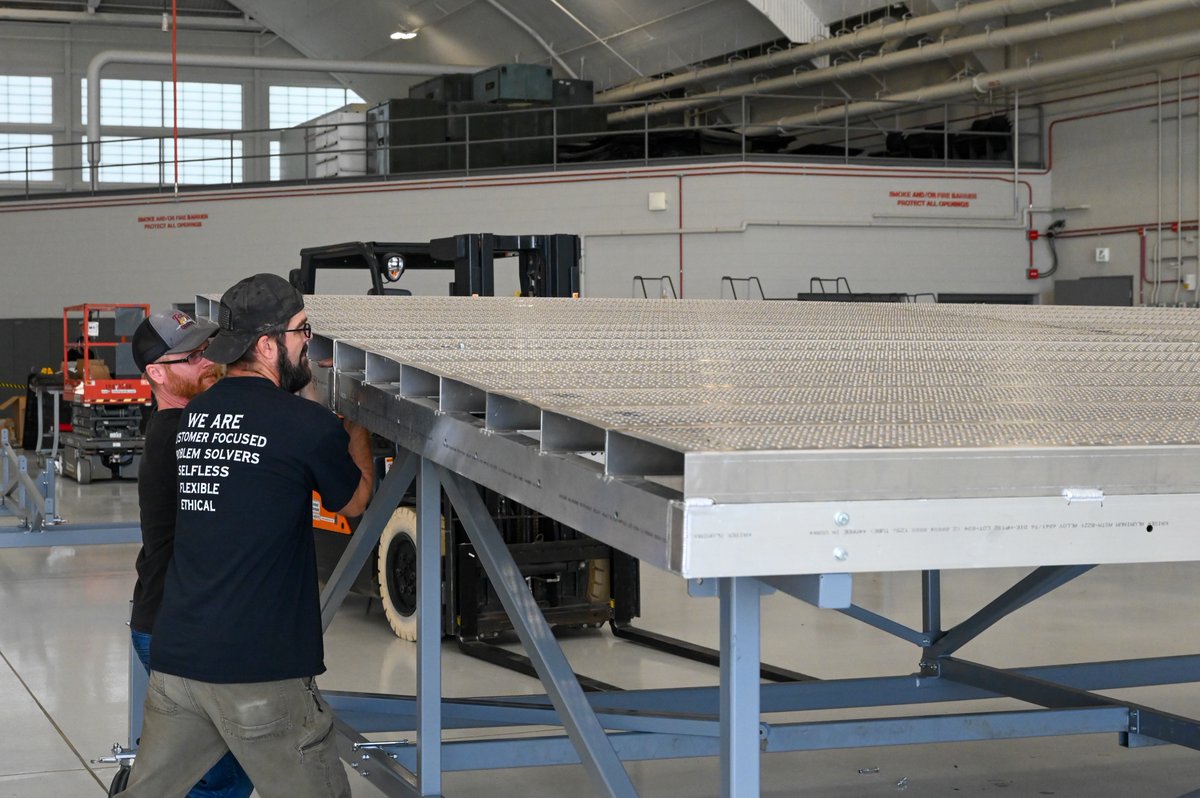 155thARW's tweet photo. The 155th ARW received stands that cost $1.3M and was funded through NGB and NATO Supply and Procurement Agency (NSPA).
The new stands have built in lighting along with power and air for tools. This makes it easy to move around and maneuver in the hangar.
#NEGuard | #Neang https://t.co/3yYWwYRKlw