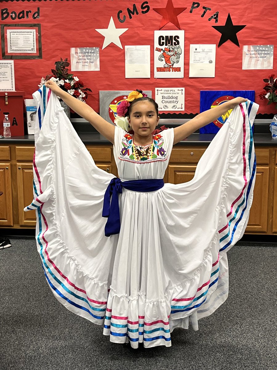 ConyersMiddle's tweet photo. Dancers &amp; singers prepare to perform for students during the CMS Hispanic Heritage Month Celebration. We’re excited to welcome our special guests! #HispanicHeritageMonth @RockdaleSchools @RCPSFamEngage https://t.co/qaImxCkLm5