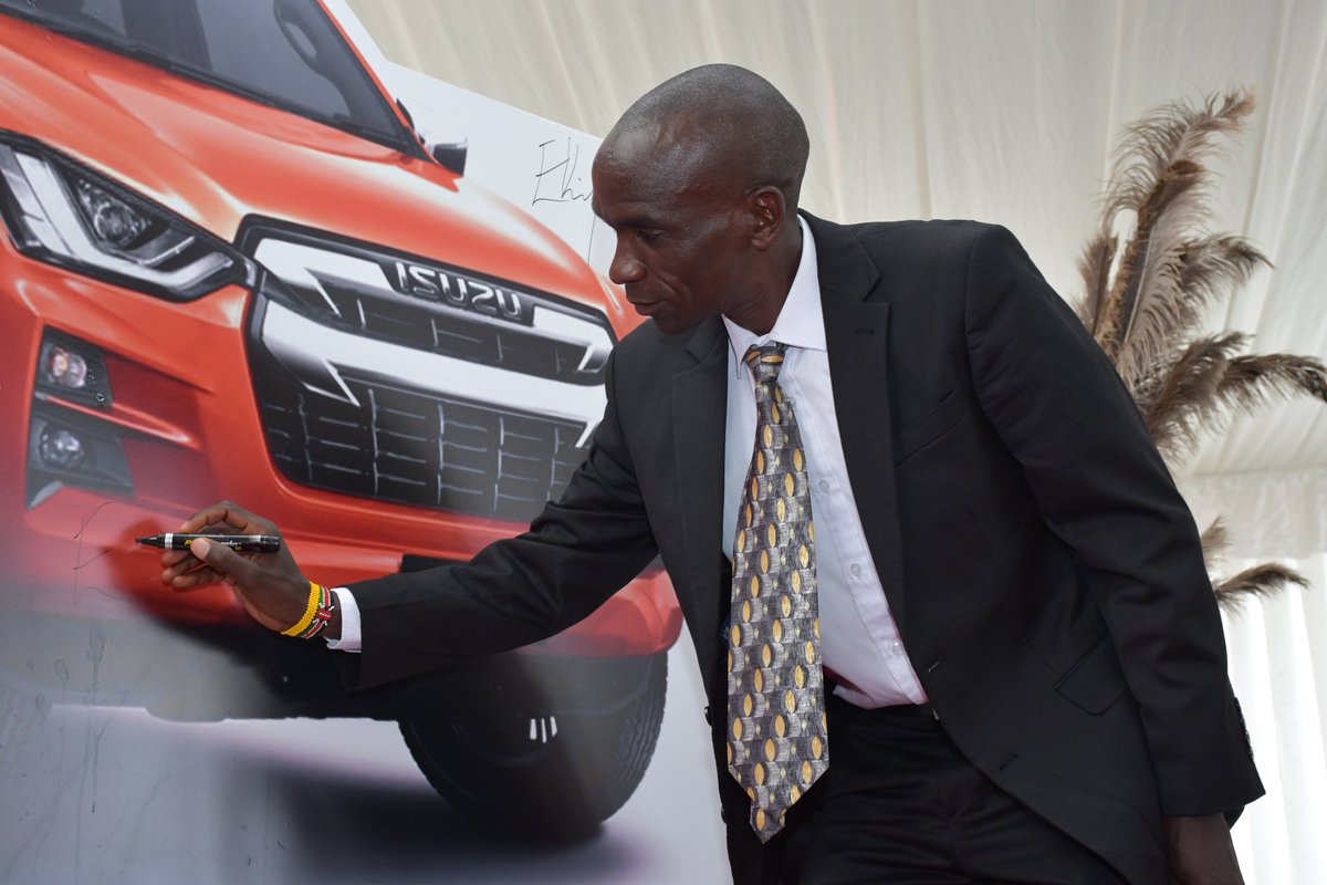 EliudKipchoge's tweet photo. Celebrating my new World Record with @IsuzuKenya! https://t.co/7EFPLPBLv8