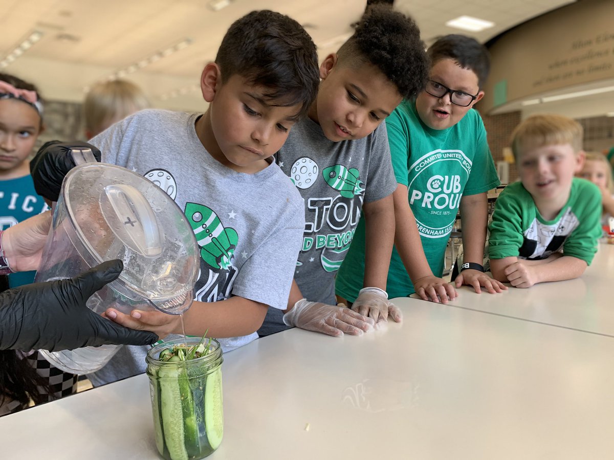 BISDFood's tweet photo. Thank you @AltonElementary 3rd graders for learning with us and using local Texas pickling cucumbers to make pickles! 🥒 We can’t wait to taste these next week! 🧑‍🌾 

@BrenhamISD #FarmFreshTexas #FarmFreshChallenge @TexasDeptofAg https://t.co/IaUjZxmpBb