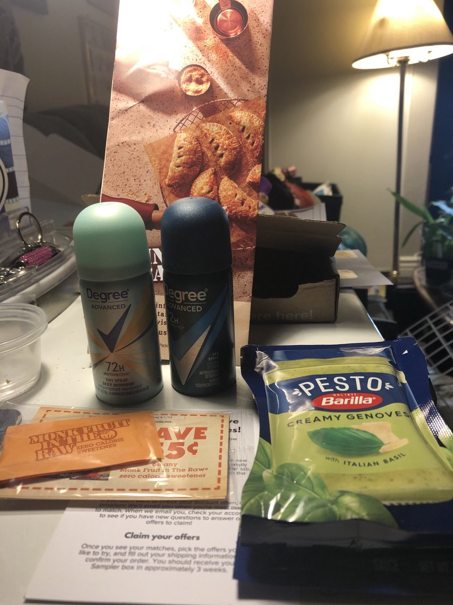 SharonJaffee1's tweet photo. I just received this box of samples. I can not wait to try these, especially the Barilla Pesto Creamy Genovese with Italian basil, the next time I make pasta. #SamplerLove https://t.co/FJZlVqBud1