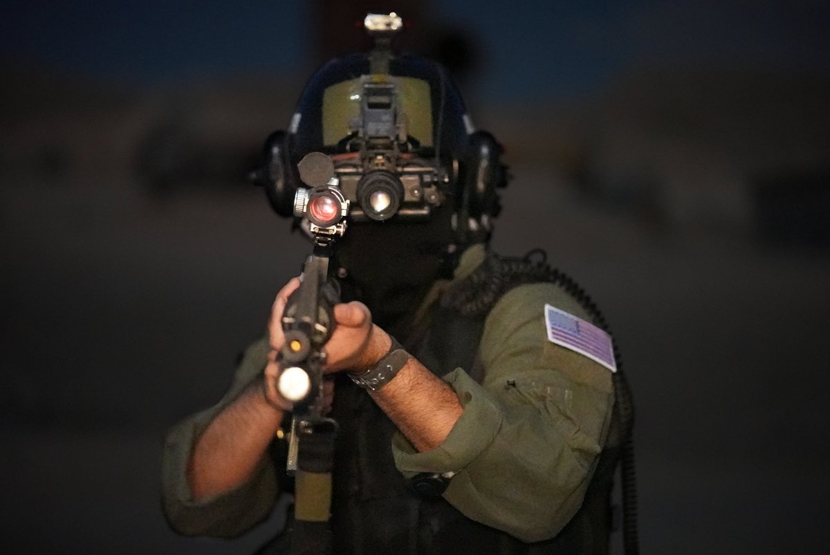 RITSU_ops's tweet photo. "Enemy hiding out of sight? Try the night-vision goggles. That's what I do," - MSF soldier in Costa Rica, c.1974

#retro #oldschool #tacticalgear #PVS7 #NVG #nightvision #SEALTeam #vbss #サバゲープロフィール  #サバゲー https://t.co/bGDgF0FDfM