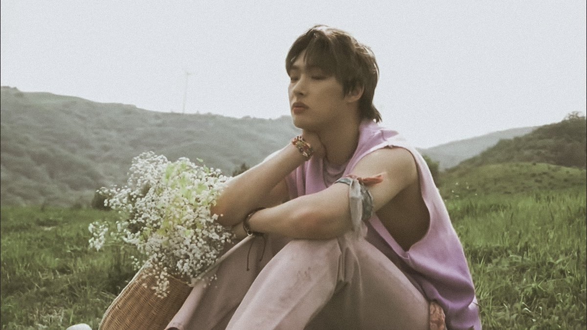 vintagemingi's tweet photo. mingi, the prettiest flower https://t.co/DkT7dEUdC2