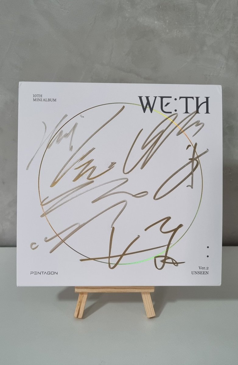 ShintoburiP's tweet photo. E depois de 2 anos o meu álbum rasbis...autografado chegou!!! 💙
Aaaaaaaaaa foi a minha primeira compra de pré venda, álbum novinho do meu primeiro comeback! Tão feliz por saber que os pentaguinhos seguraram e deixaram suas marcas aqui 😭
@CUBE_PTG #WE_TH #PENTAGON https://t.co/MDeASWIRpb