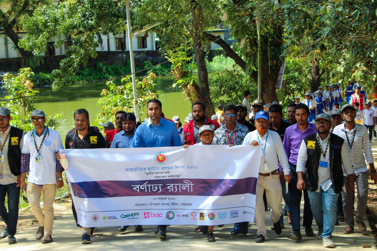 BDRCS1's tweet photo. Joint effort of #BD_Government and humanitarian community (@UNDP_BD @IOMBangladesh @UNHCR_BGD) to observe #IDDRR_2022 in #camp_settlements with #drills, #rally and #meeting.
Early warning and early action for all.
#EarlyAction
#EarlyWarning
#DRRDay https://t.co/UgYZ9GffPR