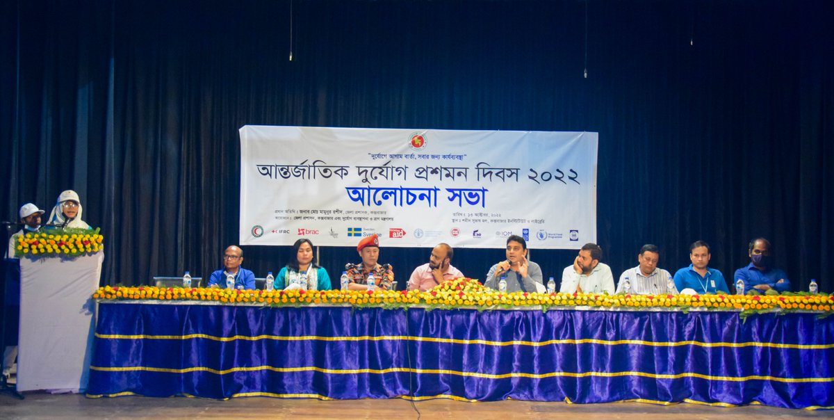 BDRCS1's tweet photo. Joint effort of #BD_Government and humanitarian community (@UNDP_BD @IOMBangladesh @UNHCR_BGD) to observe #IDDRR_2022 in #camp_settlements with #drills, #rally and #meeting.
Early warning and early action for all.
#EarlyAction
#EarlyWarning
#DRRDay https://t.co/UgYZ9GffPR